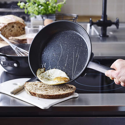 GreenPan Craft Cookware - Sartén antiadherente de cerámica saludable anodizada dura de 9.5", mangos de acero inoxidable fundido, resistente a los arañazos, apta para inducción, lavavajillas y horno, sin PFAS, negra