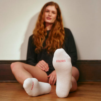 Hanes Women's Ankle Socks, Comfort Toe Seamed, Black Available, 6-Pack, White-6 Pack, 7-11 UK (Pack of 6)