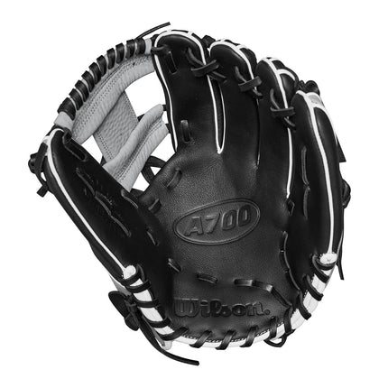 Guante de béisbol Wilson 2024 A700 de 11.5" para infield - Negro/Plata/Blanco, Lanzamiento con mano derecha