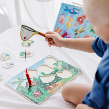Juego de rompecabezas magnéticos de madera Melissa & Doug: Pesca y caza de insectos