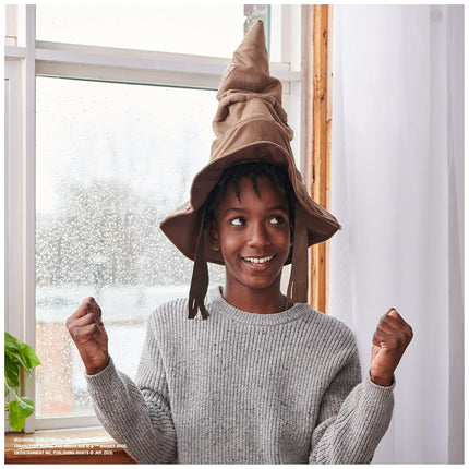 Wizarding World, Talking Sorting Hat with 15 Phrases for Harry Potter Pretend Play Kids’ Fancy Dress Role Play Toys for Ages 5 and up, Brown