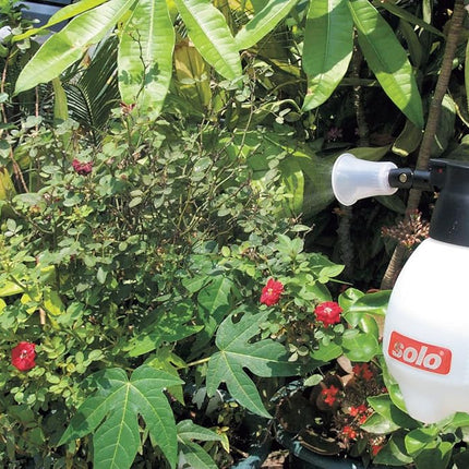Solo 418 One-Hand Pressure Sprayer Ergonomic Grip for Gardening, Fertilizing, Cleaning & General Use Spraying, 1 Litre, White and Red, White and Red