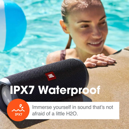 Bocina Bluetooth inalámbrica portátil impermeable JBL Flip 5 con estuche rígido protector divvi! - Gris