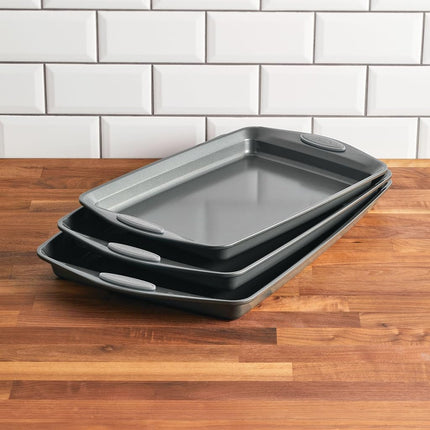 Juego de utensilios para horno antiadherentes Rachael Ray con mangos, bandejas para hornear galletas antiadherentes - 3 piezas, gris con mangos gris sal marina
