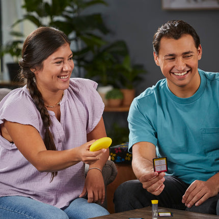Juego Clásico Tabú de Hasbro Gaming, Juego de Adivinar Palabras para Fiestas para Adultos y Adolescentes, Juego de Mesa para 4+ Jugadores de 13 Años en Adelante
