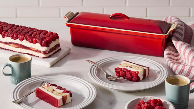Le Creuset Enameled Cast-Iron 4-by-12-2/3-Inch Pate Terrine (Red)