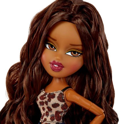 Bratz Goin' Out! - Sasha - 1 Collectible Fashion Doll with Accessories, Comes with an Outfit, a Purse, a Pair of Sunglasses, and a Brush - Kids Toy - Great for Ages 6 and Older