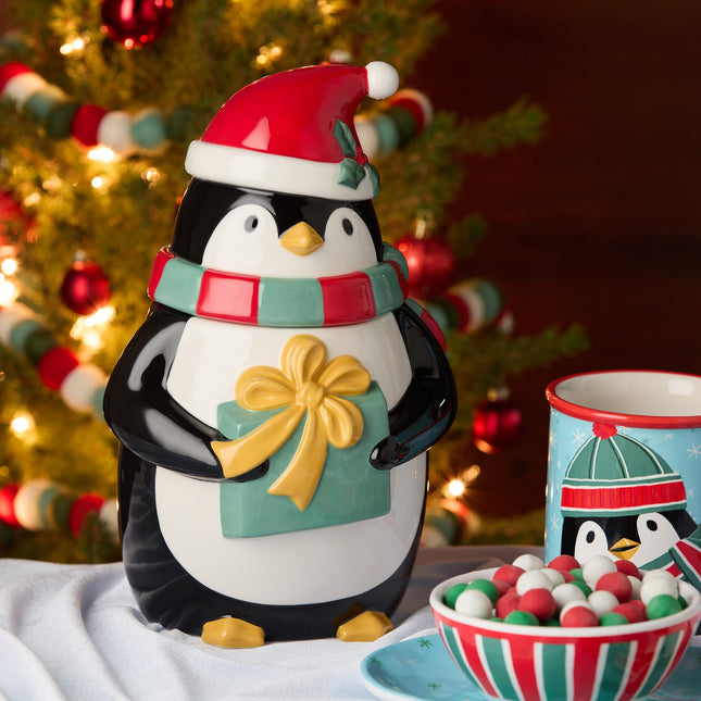 Tarro de galletas de pingüino mágico navideño – Tarro de dulces festivo de cerámica 3D de 72 oz con tapa, pingüino esculpido sosteniendo un regalo, decoración festiva de cocina de invierno para galletas, dulces, refrigerios y entretenimiento navideño