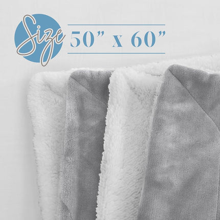 Manta Reversible Sherpa Sólida de Elegante Confort, Manta para Todas las Estaciones - Súper Suave, Acogedora y de Peluche - Manta Decorativa, Perfecta para Descansar, 50 x 60 pulgadas, Manta Sherpa Gris Plateado