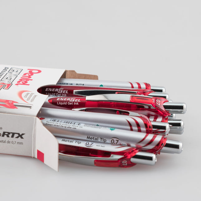Stylo-gel Pentel EnerGel Deluxe RTX, pointe métallique moyenne, corps rouge/argent, encre rouge, boîte de 12 (BL77-B)