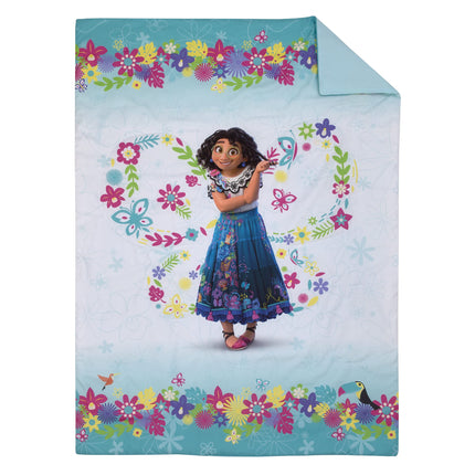 Juego de ropa de cama para niño pequeño de 4 piezas Disney Encanto Tropical Delight con flores y mariposas rosas y aguamarinas - Edredón, sábana bajera, sábana encimera y funda de almohada reversible