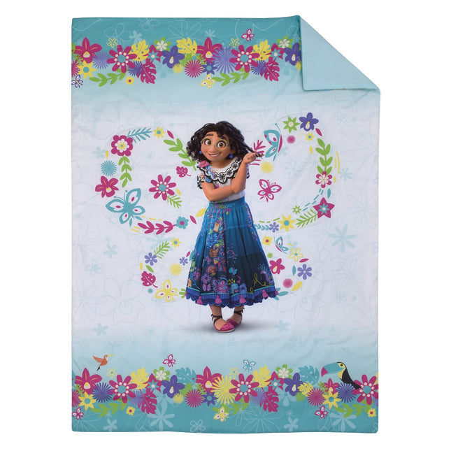 Juego de ropa de cama para niño pequeño de 4 piezas Disney Encanto Tropical Delight con flores y mariposas rosas y aguamarinas - Edredón, sábana bajera, sábana encimera y funda de almohada reversible