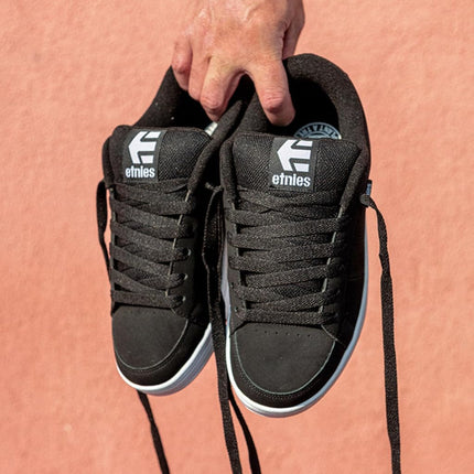Etnies Kingpin - Classic Skate Heritage Fashion Style with on-Trend Puffy Look, Reinforced Cupsole - Black/White/Gum - 8,5
