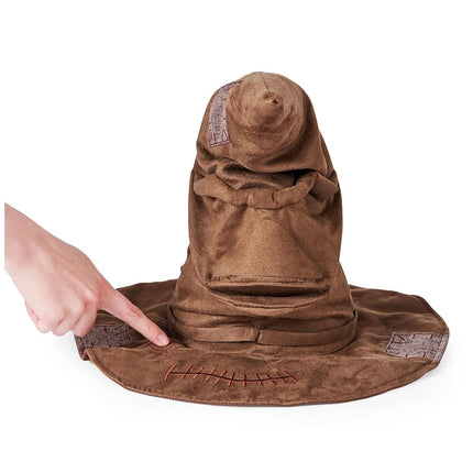 Wizarding World, Talking Sorting Hat with 15 Phrases for Harry Potter Pretend Play Kids’ Fancy Dress Role Play Toys for Ages 5 and up, Brown