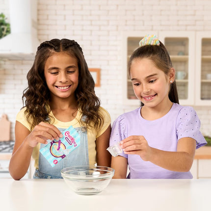Cookeez Makery Freezy Cakez Mix & Decorate your plush best friend! Place your cake mix in the freeze And Be Amazed When A Scented, Shivering, Interactive Plush Friend comes out!