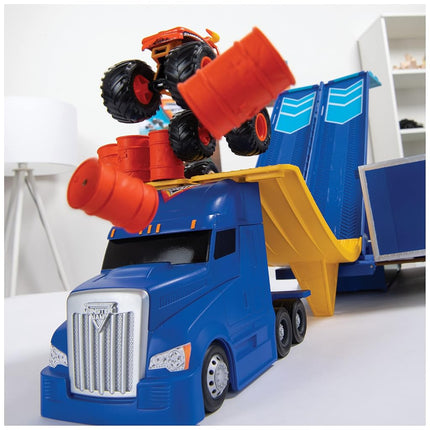 Monster Jam, Official 2-in-1 Transforming Hauler Playset with Exclusive 1:64 Scale El Toro Loco Die-Cast Monster Truck