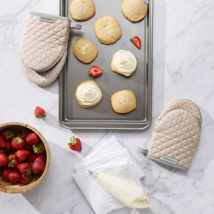 KitchenAid Asteroid Mini Oven Mitt, 5.5"x8", Milkshake 2 Count