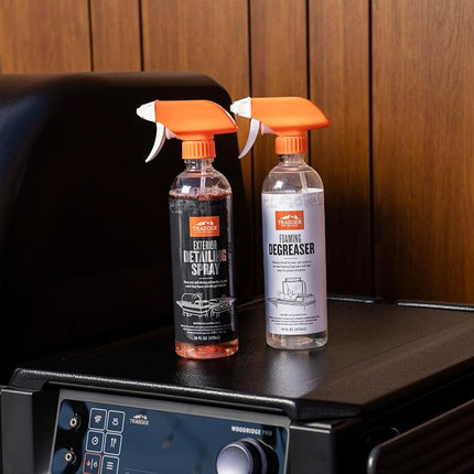 Traeger Grills Deep Cleaning Kit - Outdoor Cleaner Spray (474g), Foaming Degreaser (474g), Scraper & Grill Pad, Microfibre Towels, Nitrile Gloves - Tools
