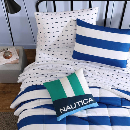 Nautica Kids - Parure de lit complète/grand lit, Parure de lit douce avec taies d'oreiller assorties et coussin décoratif, Décoration de chambre d'enfant, Certifié Oeko-Tex (Huck Stripe Bleu, Complet/Grand Lit)