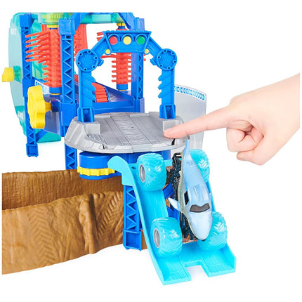 Monster Jam, Megalodon Monster Wash, Includes Color-Changing Truck, Interactive Water Play Kids Toys for Aged 3 and Up