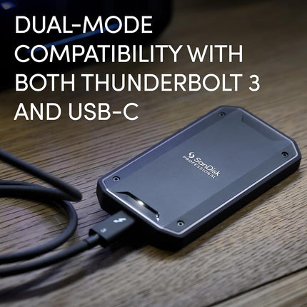 Disco duro externo SanDisk Professional PRO-G40 SSD de 4TB, SSD portátil, hasta 3000 MB por segundo, Thunderbolt 3 (40Gbps), USB-C (10Gbps), ultrarresistente con clasificación IP68 para resistencia al polvo y al agua