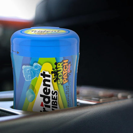 Trident Vibes SOUR PATCH KIDS Chewing Gum sans sucre, saveur framboise bleue, 4 boîtes de 40 dragées (160 dragées au total)