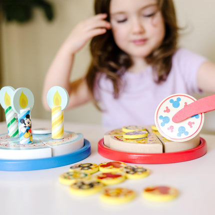 Set de pizza y pastel de cumpleaños de madera de Mickey Mouse de Disney de Melissa & Doug (Embalaje de comercio electrónico)