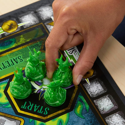 Sorry! Board Game: Disney Villains Edition Kids Game, Family Games for Ages 6 and Up (Amazon Exclusive)