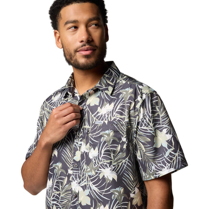 Columbia Men's Super Slack Tide™ Camp Shirt, Cypress Tropicfield, Medium