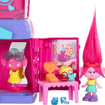 Mattel DreamWorks Trolls Sorpresa de Feria Fabulosa Boutique de Moda con la Mini Muñeca de la Reina Poppy y 25 Accesorios