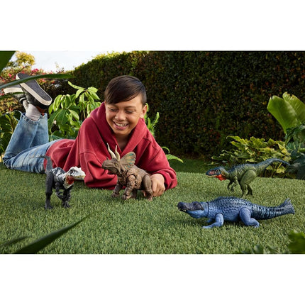 Mattel Jurassic World: The Rebirth Gigantic Thrashers Eotriceratops Dinosaur Toy Figure, Large Dinosaur Species with Two Accitable Anger Attacks, Digital Game, JGB93