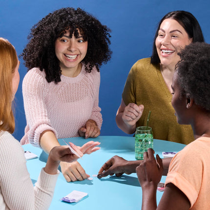 Juego de Sol Luna Ascendente (2ª ed.) | 300 tarjetas de conversación inspiradas en el zodiaco | Juegos de fiesta con temática astrológica para adultos | Edades 17+ | 3-6 jugadores