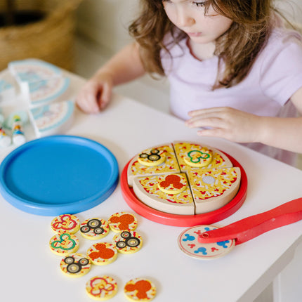 Set de pizza y pastel de cumpleaños de madera de Mickey Mouse de Disney de Melissa & Doug (Embalaje de comercio electrónico)