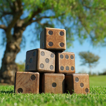 Jeu de dés géants en bois GoSports avec tableau de bord Rollzee et Farkle – Comprend 6 dés, un tableau de bord effaçable à sec et un sac de transport en toile – Choisissez des dés de 6,35 cm ou 8,89 cm