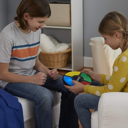 Hasbro Gaming Simon Electronic Memory Game, Handheld Light and Sound Game, Ages 8 and Up