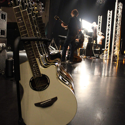 Guitarra electroacústica de cuerpo delgado Yamaha APX600 VW, blanco vintage