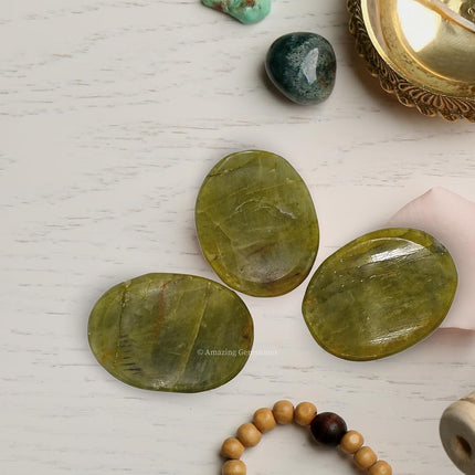Amazing Gemstone Yellow Aquamarine Worry Stone Crystals and Healing Stones - Worry Stones for Stress Relief Gift - Piedra Crystal Fidget for Meditation, Relaxation - Unique Stocking Stuffers & Birthday Gifts