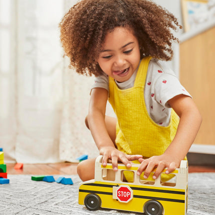 Melissa & Doug Autobus scolaire en bois (jouet classique, 7 figurines de jeu)