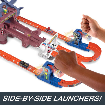 Hot Wheels RacerVerse Spider-Man’s Web-Slinging Speedway Track Set with Hot Wheels Racers Spider-Man & Black Panther, Multi-Lap Race to Escape Doc Ock, HTM08