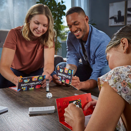 Hasbro Gaming Scattergories Juego Clásico, Juego de Fiesta para Adultos y Adolescentes a partir de 13 años, Juego de Mesa para 2 o más Jugadores