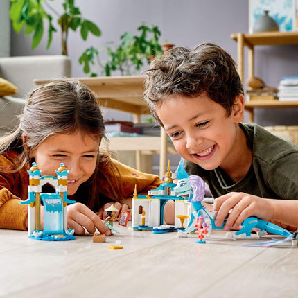 LEGO Disney Raya y Sisu Dragon 43184; Un juguete y kit de construcción único; Ideal para niños a los que les gustan las historias con dragones y las aventuras con personajes fuertes de Disney, Novedad 2021 (216 piezas)