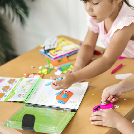 Melissa & Doug 9420 On The Go Felt Friends Craft Activity Set with 188 Felt Stickers