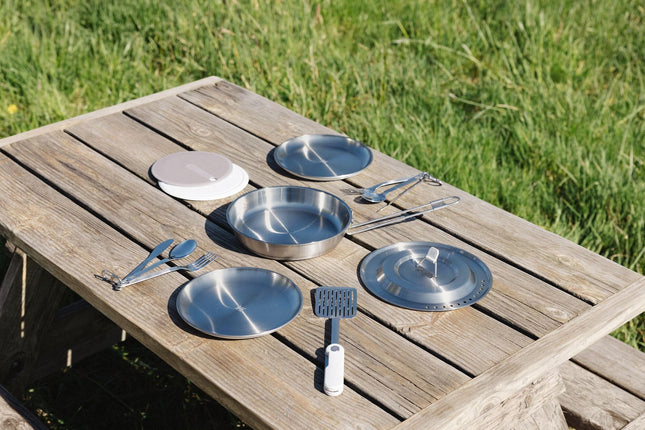 Plato de acero inoxidable Stanley Wildfare Pro | Plato apilable de 8 pulgadas | Vajilla de exterior plegable | Artículos esenciales de camping para tu cocina de camping | Sin BPA | Pebble y Stone