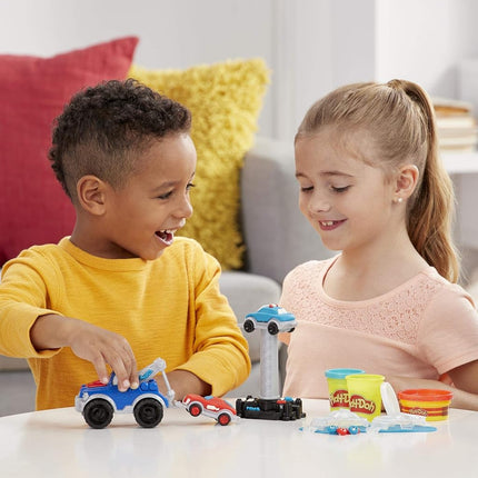 Play-Doh Wheels Tow Truck Toy for Children 3 Years and Up with 3 Non-Toxic Colours