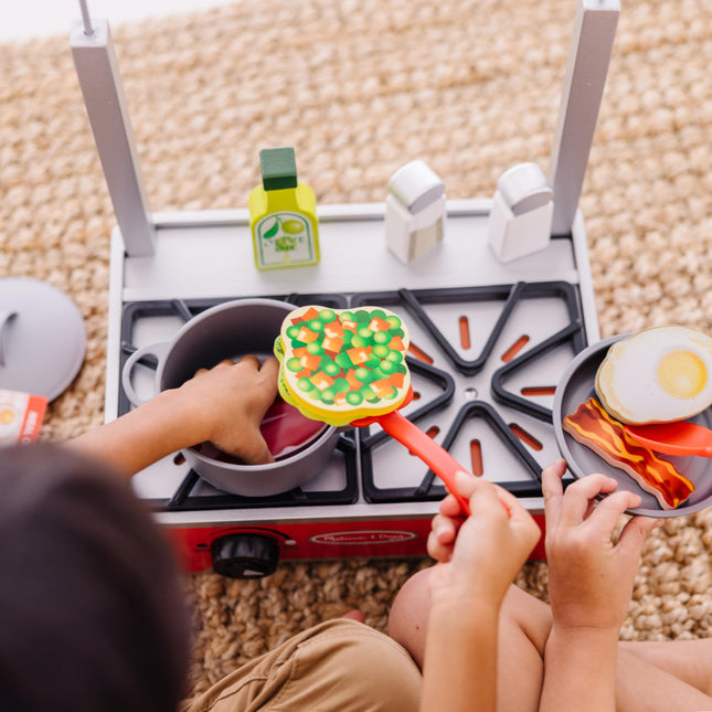 Melissa & Doug 19-Piece Deluxe Wooden Cooktop Set (E-Commerce Packaging)