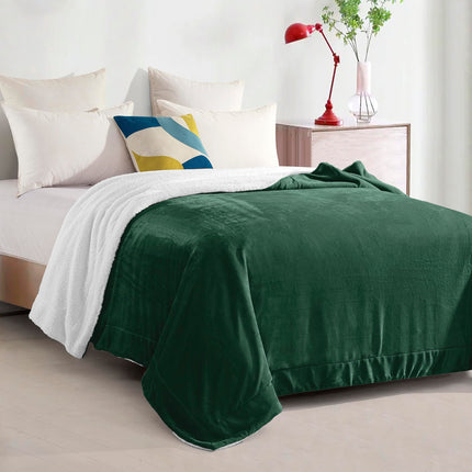 Elegant Comfort Ultra Soft Reversible Flannel Sherpa Blanket - Cozy Silky Fleece Throw for Couch, Bed - Plush Fuzzy Warm Winter Blanket for Gift, Twin XL, Hunter Green