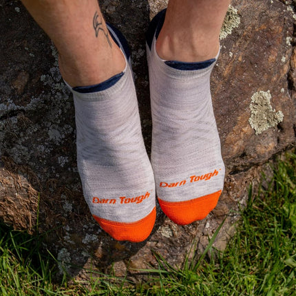 Darn Tough Men's Run No Show Tab Ultra-lightweight With Cushion Socks (Pack of 2), Grey/Black (Ash), M