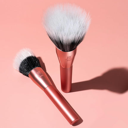 Real Techniques Extra Large Dotting Brush, Large Makeup Brush for Liquid and Cream Foundation, BB/CC Cream, Skin Tinting, XL Oversized Brush, Cruelty Free, Bristles