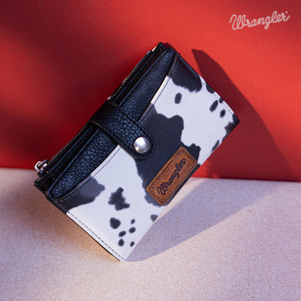Carteras pequeñas trípticas Wrangler para mujer, de cuero, delgadas, de dos pliegues, mini cartera para dama, tarjetero, organizador de dinero, estampado de vaca negro, 15,24 cm x 10,16 cm x 3,05 cm, elegante