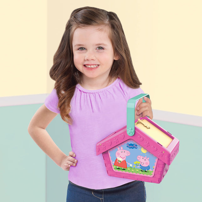 Peppa Pig : Mon premier pique-nique, Ensemble de jeu de voyage avec poignée, Comprend 4 couverts et de la nourriture factice, 15 pièces, par Just Play